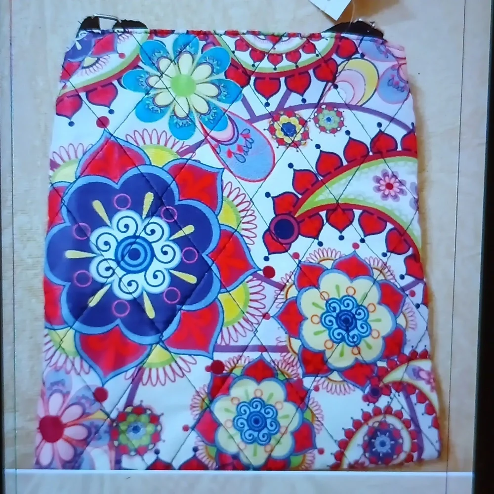🚫‼️ SOLD 🚫‼️Viscose floral nylon small crossbody / fanny pack bag - Picture 3 of 5